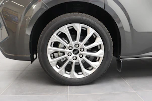 Fahrzeugbild FORD Tourneo C Bus 320 L1 2.0 EcoBlue 170 Titanium 4x4