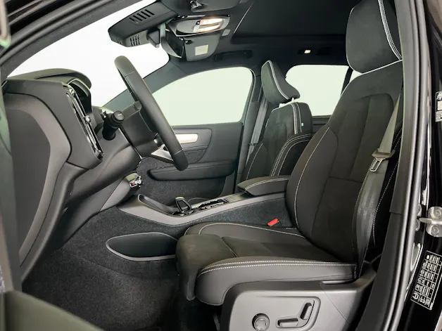 Volvo XC40 2.0 B3 MH Plus Dark