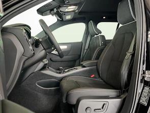 image du véhicule VOLVO XC40 2.0 B3 MH Plus Dark
