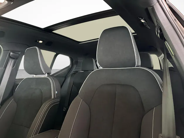 Volvo XC40 2.0 B3 MH Plus Dark
