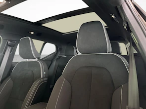 image du véhicule VOLVO XC40 2.0 B3 MH Plus Dark