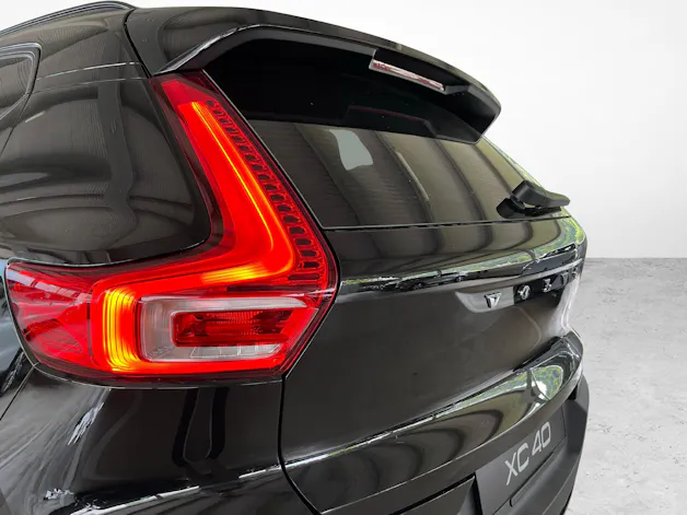 Volvo XC40 2.0 B3 MH Plus Dark