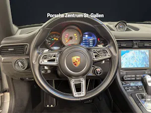 Porsche 911 Carrera 4 GTS Cabriolet