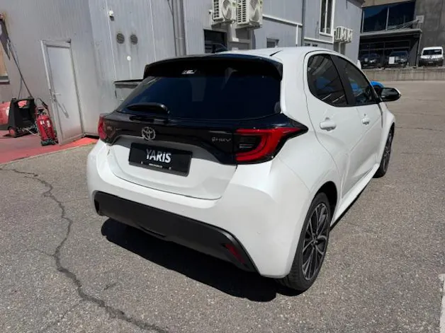 Toyota Yaris 1.5 VVT-i HSD Trend