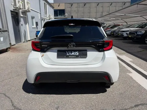Toyota Yaris 1.5 VVT-i HSD Trend