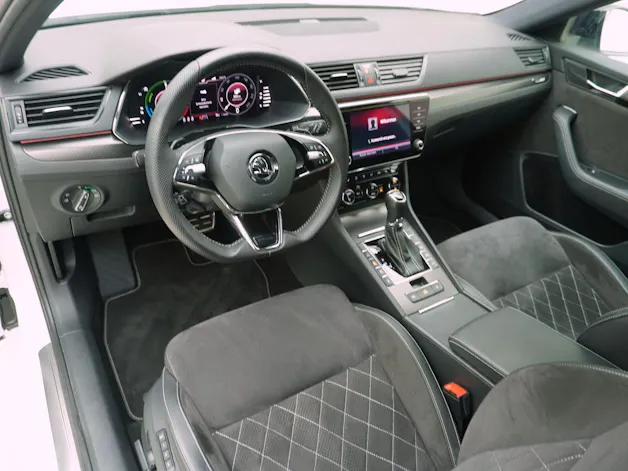Škoda Superb Combi 1.4 TSI DSG PHEV Sport Line