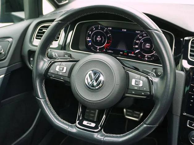 VW Golf 7 Variant 2.0 TSI DSG R 4Motion