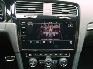VW Golf 7 Variant 2.0 TSI DSG R 4Motion