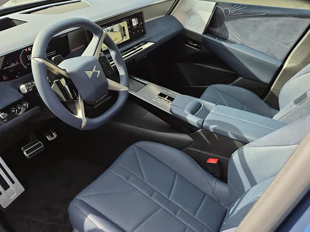 DS Automobiles No8 E-Tense Jules Verne 4x4