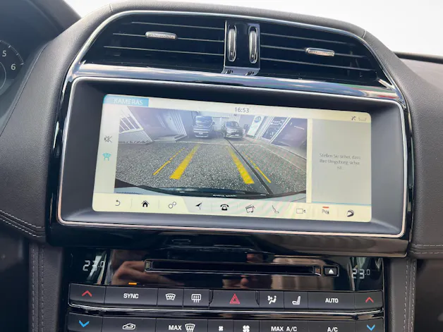 Jaguar F-Pace 2.0 T 300 Portfolio AWD