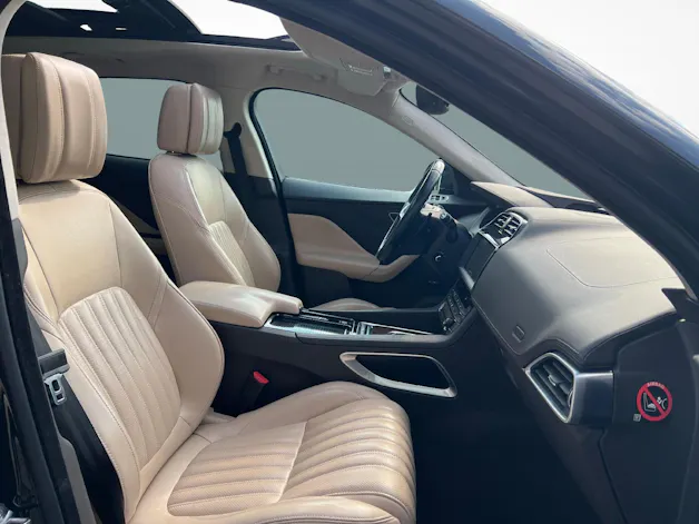 Jaguar F-Pace 2.0 T 300 Portfolio AWD
