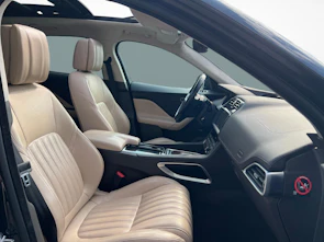 Fahrzeugbild JAGUAR F-Pace 2.0 T 300 Portfolio AWD