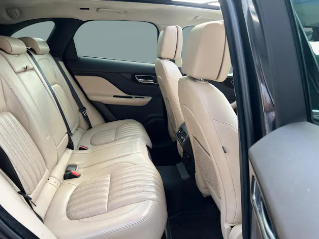 Jaguar F-Pace 2.0 T 300 Portfolio AWD