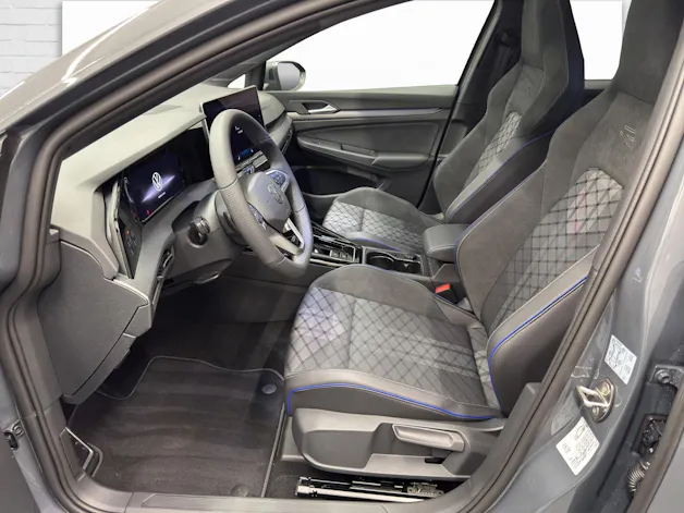 VW Golf VIII 1.5 eTSI R-Line DSG