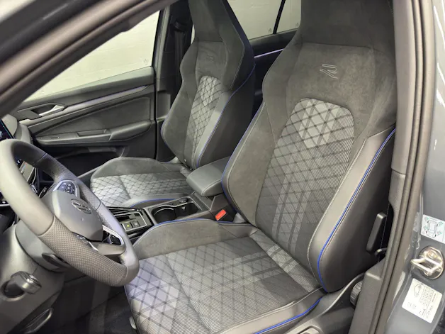 VW Golf VIII 1.5 eTSI R-Line DSG