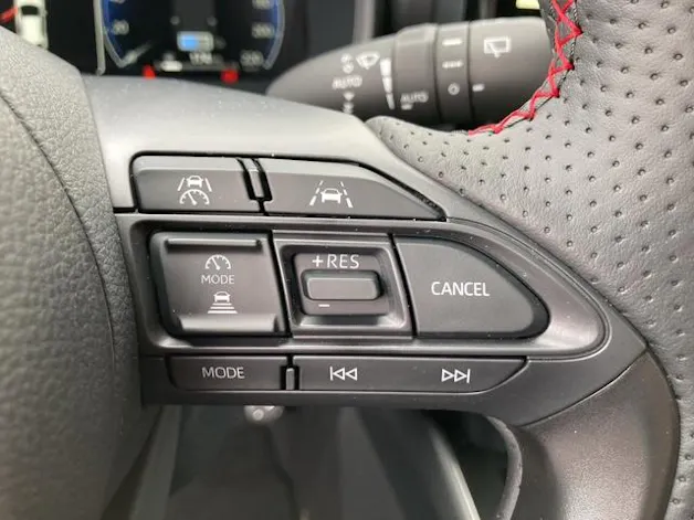 Toyota Yaris 1.5 VVT-i HSD GR Sport