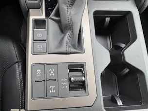 Toyota Land Cruiser 2.8 D 48V Style