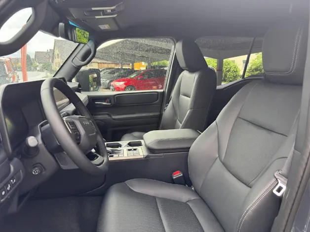 Toyota Land Cruiser 2.8 D 48V Style