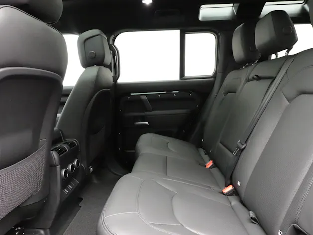 Land Rover Defender 110 3.0 D I6 350 X-Dynamic HSE