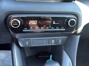 Toyota Yaris 1.5 VVT-i HSD Trend