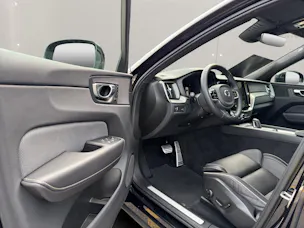 Volvo XC60 2.0 B5 MH R-Design AWD