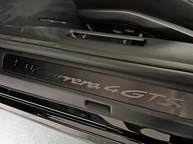 Porsche 911 Carrera 4 GTS Cabriolet
