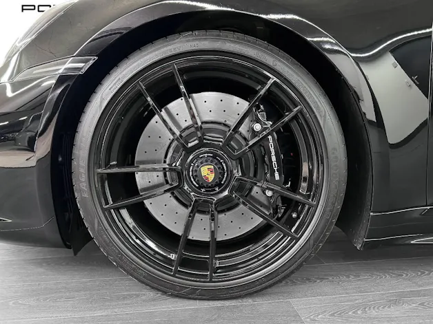 Porsche 911 Carrera 4 GTS Cabriolet