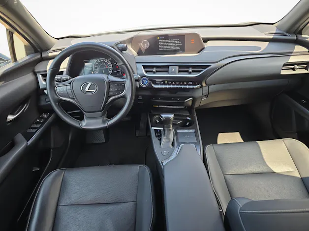 Lexus UX 250h Comfort / ab 3,99% Leasing bei Abschluss einer Protect Autoversicherung