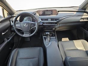 Fahrzeugbild LEXUS UX 250h Comfort / ab 3,99% Leasing bei Abschluss einer Protect Autoversicherung