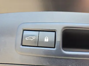 Lexus UX 250h Comfort / ab 3,99% Leasing bei Abschluss einer Protect Autoversicherung
