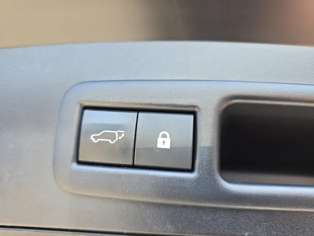 Lexus UX 250h Comfort / ab 3,99% Leasing bei Abschluss einer Protect Autoversicherung