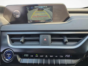 Fahrzeugbild LEXUS UX 250h Comfort / ab 3,99% Leasing bei Abschluss einer Protect Autoversicherung