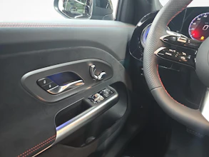 https://vehicle.imgix.net/4336002/be5553e1-da09-4bac-a3d2-d66a4cc769bc.jpg