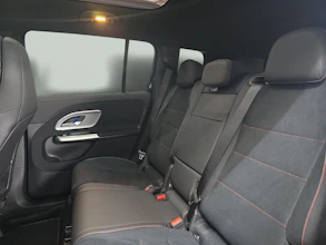 https://vehicle.imgix.net/4336002/eef4ce4e-8734-4bae-b39d-40e1311e9aa6.jpg