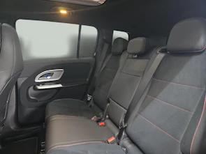 image du véhicule MERCEDES-BENZ GLB 220 4MATIC AMG Line