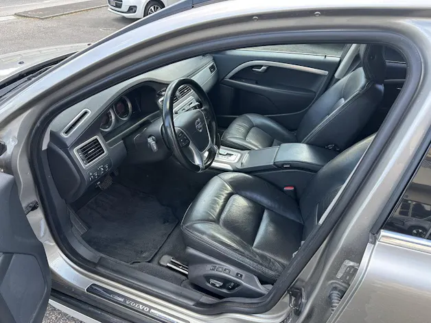 Volvo XC70 2.4 D5 Summum AWD