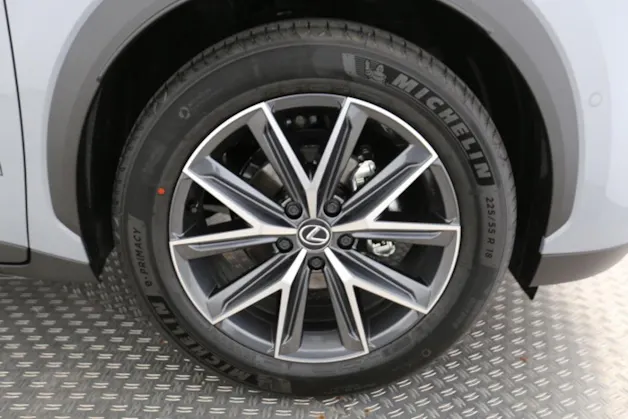 Lexus LBX 1.5 Hybrid Cool AWD