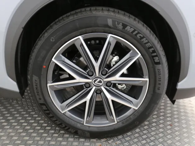 Lexus LBX 1.5 Hybrid Cool AWD