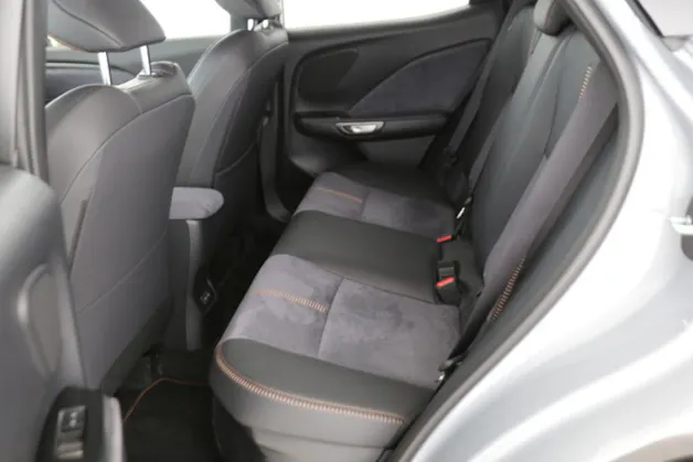Lexus LBX 1.5 Hybrid Cool AWD