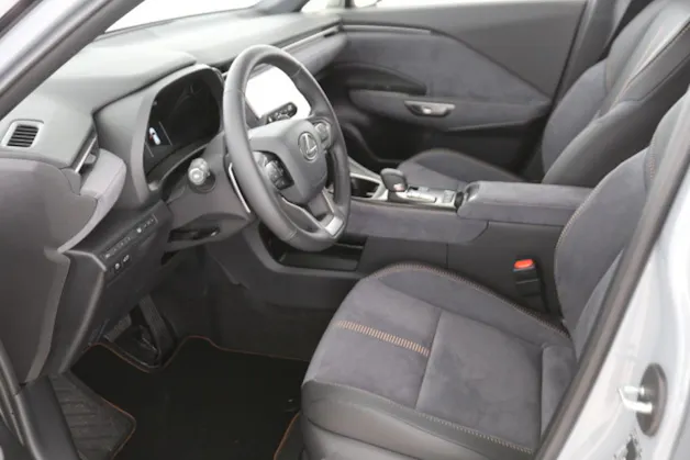 Lexus LBX 1.5 Hybrid Cool AWD