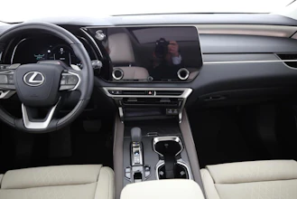 https://vehicle.imgix.net/4336338/e72fe653-d063-4e50-9340-2aa6920557cb.jpg