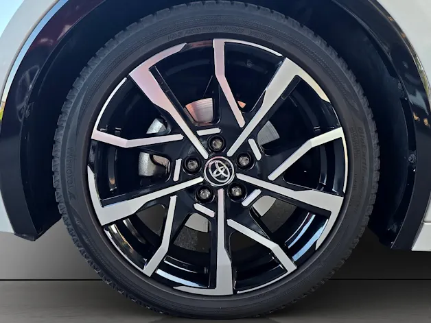 Toyota Prius 2.0 Plug-In-Hybrid Style