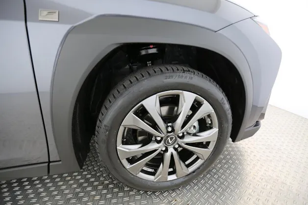 Lexus UX 300h F-Line