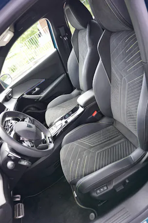 Peugeot 2008 1.2 Hybrid 145 GT