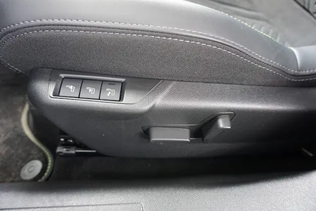 Peugeot 2008 1.2 Hybrid 145 GT