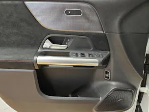 Mercedes-Benz EQA 300 4Matic Swiss Star