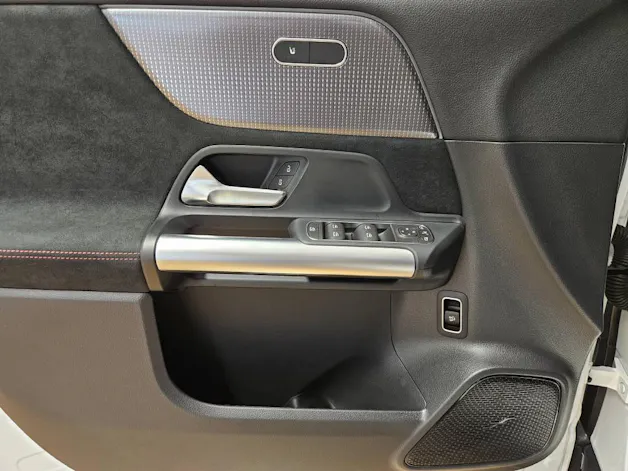 Mercedes-Benz EQA 300 4Matic Swiss Star