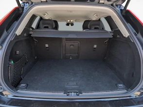 Fahrzeugbild VOLVO XC60 2.0 B5 MH Plus Dark AWD