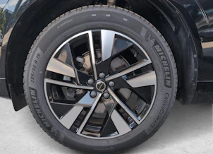 Fahrzeugbild VOLVO XC60 2.0 B5 MH Plus Dark AWD