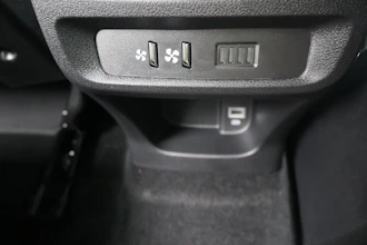 https://vehicle.imgix.net/4336729/dbbef271-d5d1-4b31-ab0e-8615643e7720.JPG
